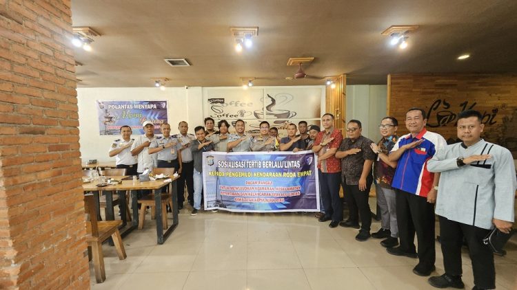 Jasa Raharja Kepri Bersama Mitra Gencarkan Sosialisasi Bahaya Kendaraan ODOL Kepada Driver Angkutan Barang